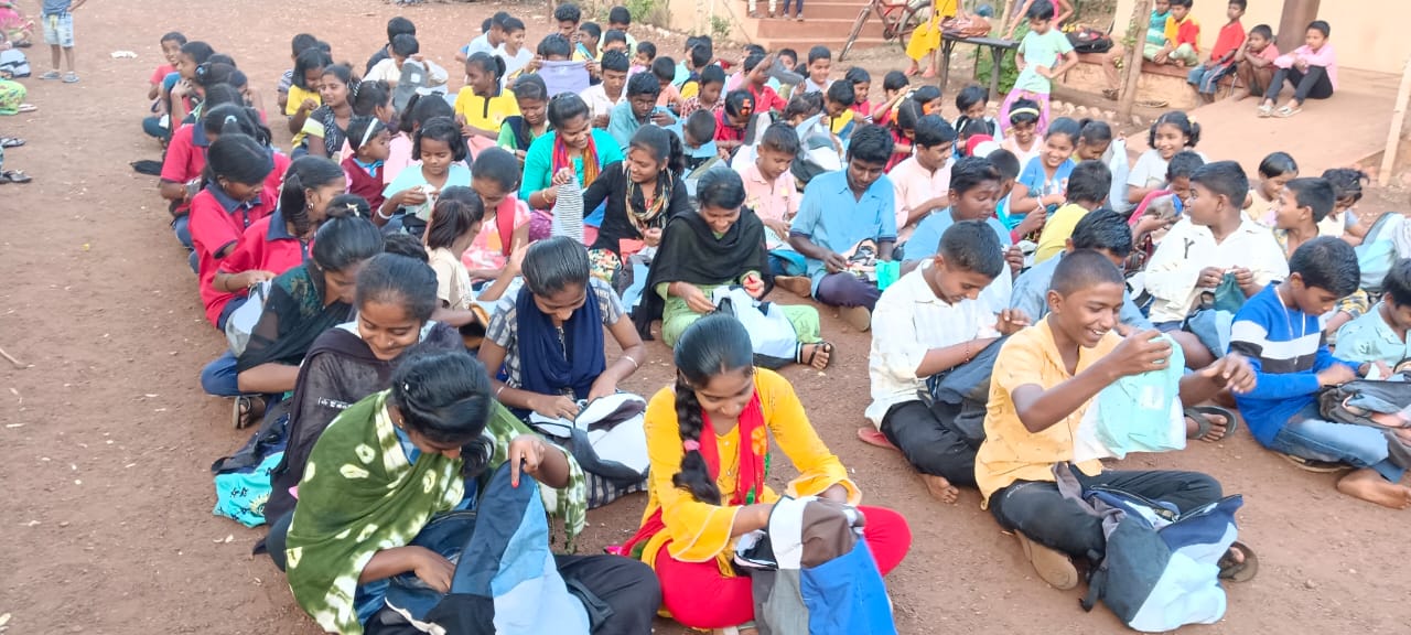 https://1ngo.sgp1.digitaloceanspaces.com/media/anthyodaya/School Kits distribution at Hipparagi Village on 28-12-2023.jpg